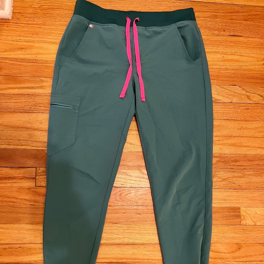 Figs Hunter Green Small Zamora